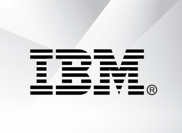 Logo da IBM, com letras listradas em preto e fundo cinza